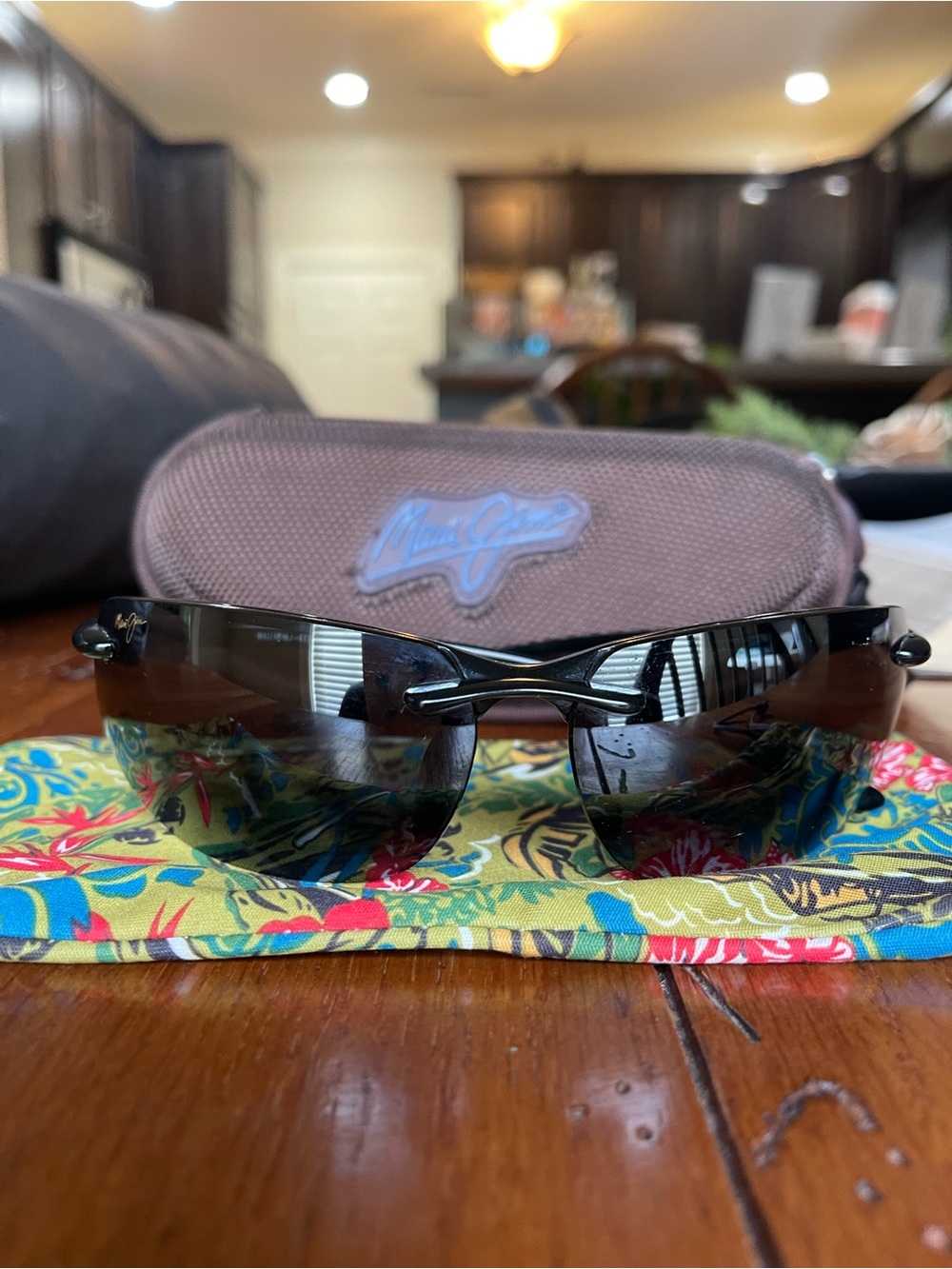 Maui Jim Sunglasses - Black Frame with Brown Lenses - Picture 2 of 3